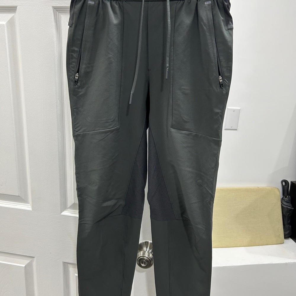 lululemon athletica Shorter Length License to Train Pants Graphite Grey